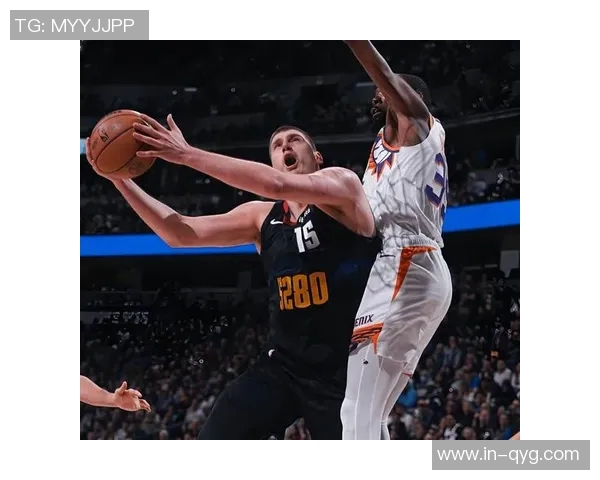 鲍威尔称约维奇多种方式影响比赛心态始终强大令人赞叹